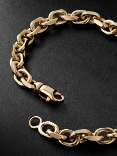 "Find SYDNEY EVAN Diamond Chain Bracelet on Editorialist. Sydney Evan creates jewellery that \"\"celebrates the uniqueness of our lives\"\". Crafted from gold, this bracelet features elongated chain links and is strung with a 'Fluted Stone' pendant that's set with a sparkling baguette-cut diamond. Wear it often and make it a signature part of your look." Fluted Stone, Miansai Bracelet, Gold Diamond Chain, Diamond Chain Bracelet, Paris Bracelet, Diamond Chain Necklace, Mens Chain Bracelet, Mens Gold Jewelry, Bracelets Gold Diamond