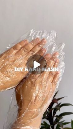 Mask For Hands, Homemade Hand Mask, Hand Peeling Mask, Diy Hand Mask For Dry Hands, How To Clean Hands At Home, Diy Hand Care Routine, How To Make Hands Soft, Hand Masks Diy, How To Make Your Hands Soft