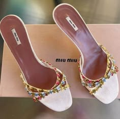 miu miu white kitten heels floral trim summer trendy heels Miu Miu Heels, Hak Tinggi