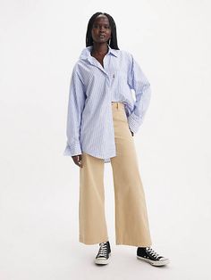 Inspired by the timeless chino, these Vintage Chino Pants kick it up a notch with a relaxed fit, a flattering mid rise and a classic straight leg. The timeless chino gets an upgrade Cut with a straight leg and relaxed fit With a flattering mid rise Woven with a hint of stretch Mens Jeans Guide, Chino Pants Women, Ribcage Jeans, Levis Outfit, Womens Chinos, Loose Jeans, Jeans Bootcut, Chino Pants, Outerwear Sweater