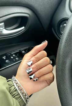 Black Nail Ideas, Nail Therapy, Girly Pop, Hairstyles Pictures, Glow Nails