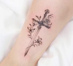 Small Pretty Tattoos, Petite Tattoos, Modern Tattoos, Discreet Tattoos, Spine Tattoos, Time Tattoos, Tattoo Designs For Women, Simplistic Tattoos