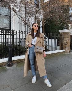 Beige Trench Coat Outfit, Trench Outfit, Coat Outfit Casual, Outfits Paris, Thrift Store Outfits