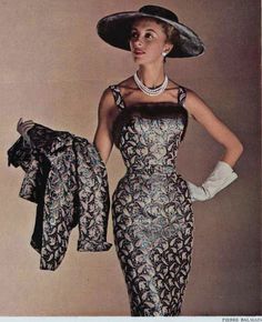 1954 Balmain Balmain Outfit, 1950s Woman, Fashion 50s, 50's Fashion, Fifties Fashion, Look Retro, Fashion 1950s, French Fashion Designers, Pierre Balmain