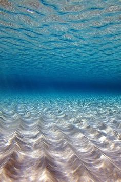 an underwater view of the ocean with waves