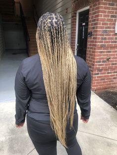 Black And Honey Blonde Box Braids, Blond And Black Braids Black Women, Long Blond Braids Black Women, Smeduiem Knotless Blonde, Blonde Layered Braids Black Women, Blonde Braids Black Women Light Skin, Honey Blonde Braids Black Women, Blonde Knotless Box Braids, Blonde Knotless Braids