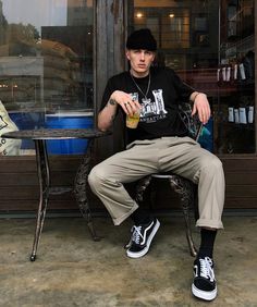 Vans Outfit Men, Estilo Vans, Vans Outfit, Mens Casual Dress Outfits, Streetwear Men