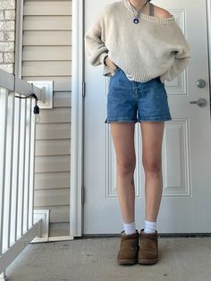 Loose Fit Outfits Women, Utah Outfit Ideas, Artsy Outfit Ideas Summer, Summer Weather Outfits, In Between Weather Outfits, Overall Short Outfits, 90s Mom Aesthetic Outfit, Thrift Fall Outfits, English Major Outfit