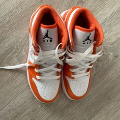 Size 3.5 In Boys Orange And White Dunks Never Worn! Brand New! Orange And White Dunks, Mid Dunks, Darwin Watterson, Jordan Orange, White Dunks, Orange Jordan, Retro Gym, Jordan Retro 11, Jordan 9 Retro