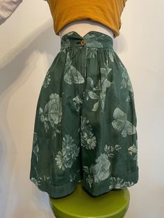 These beautiful Giorgio Armani shorts have 25" waist, and length (from waist) is 21 3/4". Great condition! 1980's/1990's. Cotton. High waisted. Retro Wide Leg Spring Shorts, High Waist Green Bermuda Shorts For Summer, Vintage Shorts For Spring, Vintage Cargo Shorts For Summer, Vintage Spring Shorts, Vintage High-waisted Shorts For Spring, Vintage Summer Bottoms Short Length, Vintage Short Bottoms For Summer, Vintage Short Bottoms For Spring