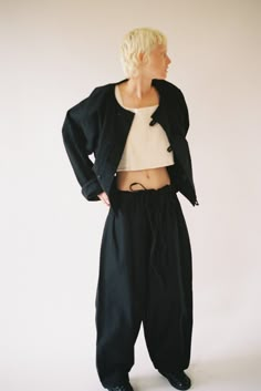 Many Rhizomes Puffy Pleated Pants in Black Big Trousers Outfit, Baggy Cotton Pants, Black And White Fits, Andro Fashion, Tokyo Outfits, Baby Keem, Japanese Pants, Big Pants, Canvas Pants