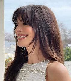 Anne Hathaway Hair, Hair Refresh, Choppy Bangs, Effortless Hairstyles, Haircuts Straight Hair, Long Hair With Bangs, Going Viral, Cut My Hair, Anne Hathaway