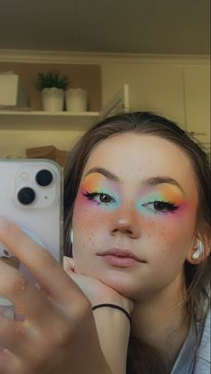 Colorful 70s Makeup, Easy Bright Makeup, Makeup Looks Easy Colorful, Bold Colorful Makeup, Beach Theme Makeup, Makeup Looks Colourful, Fun Party Makeup, Fun And Easy Makeup Looks, Cute Colorful Makeup Looks