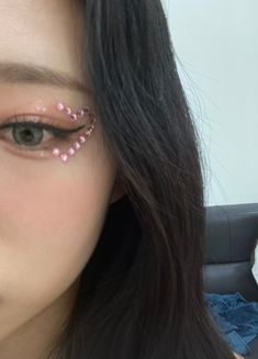 Makeup Concert, Purple Kiss Dosie, Dosie Purple Kiss, Diamond Makeup, Gem Makeup, Concert Makeup, Cute Eye Makeup, Korean Eye Makeup, Inspiration Tattoos