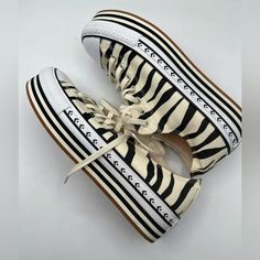 Elevate Your Sneaker Game With These Converse Platform Layer Ox Sneakers. The Zebra Print Detailing And Star Theme Make These Sneakers Stand Out From The Crowd. The Low-Top Shoe Shaft Style And Lace-Up Closure Provide A Secure And Comfortable Fit. These Sneakers Are Made With High-Quality Materials And Come In A Size 11 Us Shoe Size Or A 42.5 Eu Shoe Size. They Have A Medium Width And Are Perfect For Any Casual Occasion. Add These Stylish And Unique Converse Sneakers To Your Shoe Collection Toda Summer Converse Canvas Shoes With Vulcanized Sole, Converse Platform Sneakers With Vulcanized Sole For Spring, Spring Converse Platform Sneakers With Vulcanized Sole, Converse Canvas Shoes With Rubber Sole For Spring, Cream Lace-up Canvas Shoes For Summer, Spring Cream Converse Sneakers, Converse Canvas Shoes With Round Toe, Cream Low-top Canvas Shoes For Summer, Summer Cream Converse Sneakers