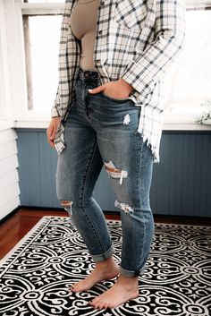 Judy Blue high rise destroyed slim fit jeans - super stretchy & comfortable! Running true to size. Judy Blue Jeans Outfit, Plus Size Running, Blue Jean Outfits, American Eagle Outfits, Tactical Vest, Pants Outfits, Fall Clothes, Destroyed Jeans, Judy Blue Jeans