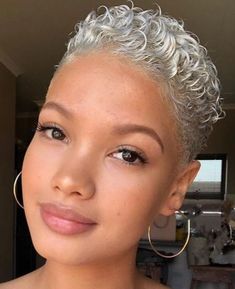 African American Hair Color, Short Platinum Hair, Easy Haircuts, Short Hairdo, Grey Hairstyles, Natural Hair Haircuts, Short Weave Hairstyles, Gray Hairstyles, Natural Hair Woman