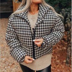 Stay Stylish And Cozy In This Houndstooth Puffer Jacket. Featuring A Full Zip Closure, This Jacket Is Perfect For Adding A Trendy Touch To Your Outfit. Comfortable And Warm, It's A Must-Have For The Colder Months. The Puffer Design Provides Extra Insulation And A Fashionable Look. Trendy Houndstooth Outerwear For Spring, White Houndstooth Outerwear For Spring, Casual White Houndstooth Outerwear, Trendy Winter Houndstooth Outerwear, Casual Black Houndstooth Outerwear, Trendy White Houndstooth Outerwear, Trendy Houndstooth Winter Outerwear, Trendy Long Sleeve Houndstooth Outerwear, Houndstooth Puffer Jacket