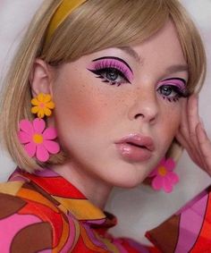 1960s Makeup, Look Disco, 60s Makeup, 70s Makeup, Retro Makeup, Vintage Makeup, Pink Makeup, Editorial Makeup