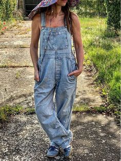 Women In Suspenders, Cute Overalls, Overalls Fashion, Sundresses Women, Beach Date, Crewneck Sweatshirt Women, Jumpsuit Blue, Gardening Outfit, Denim Patterns