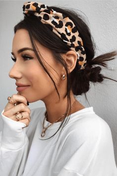 Hairband Hairstyle, Leopard Print Headband, Bohol, Penteado Cabelo Curto, Prom Makeup, Hair Dos, Headband Hairstyles, Scarf Hairstyles, Hair Day