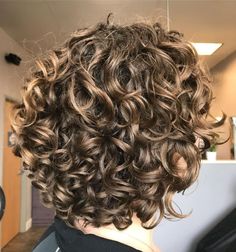 Shorter Rounded Curly Hairstyle Kręcony Bob, Bronde Hair, Curly Hair Photos, Wavy Hairstyles, Haircuts For Curly Hair, Have Inspiration, Short Wavy Hair, Curly Hair With Bangs, Short Wavy