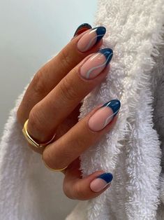 Aprenda nossas técnicas de Alongamento mais atuais de Alongamento de Unhas. Curso com Garantia e Certificado. Método avançado, com acesso Vitalício. Unhas perfeitas/ unhas. Clique no pin e saiba mais Trending Acrylic Nails 2023 Almond, Dark Blue Acrylics With Design, Blue Nails Almond Art Designs, Blue Nail Inspiration Acrylic, Dark Vacation Nails, Dark Blue Spring Nails, Deep Ocean Blue Nails, Dark Blue And Gray Nails, Navy Blue Nail Ideas Simple