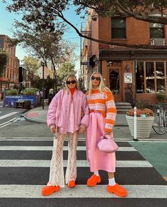 Pink And Orange Outfit, Miu Miu Jacket, Pink Miu Miu, Fall In New York, Picnic Fashion, Outfit For Autumn, Outfit Ideas Pink, Autumn Outfit Ideas, Bold Outfits