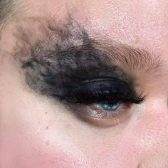 Eyeshadow Close Up, Editorial Make-up, Shoot Makeup, Make Up Designs, Eyes Ideas, Vampire Makeup, 80s Punk, Alt Makeup