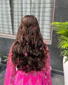 Haïr Style For Lehenga, Hairstyle On Lehenga, Hairstyles For Lehenga, Hairstyle For Lehenga, Lehenga Hairstyles, Heir Style, Bridal Hair Inspiration, Curly Hair Styles Easy, Hair Up Styles