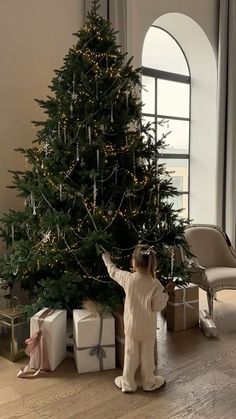 Christmas Tree Inspo, Christmas Dreaming, Neutral Christmas Decor, Hosting Christmas, Christmas Feeling, Christmas Inspo, Christmas Vibes, Santa Baby, All I Want For Christmas