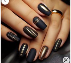 Black And Gold Nails Matte, Black Matte Nails With Gold Design, Nails With Tape Design, Black Nails Matte Design, Long Nails Nail Art, Matte Black With Gold Nails, Black Nails With Gold Stripe, Black And Gold Geometric Nails, Gold With Black Nails