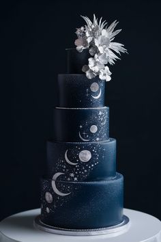 Starry Night Elegance: Luxurious Dark Blue Birthday Cake Dark Blue Birthday Cake, Midnight Birthday, Starlight Wedding, Blue Birthday Cakes, Sweet Sixteen Birthday Party Ideas, Starlit Sky, Fantasy Cake, Cake Aesthetic