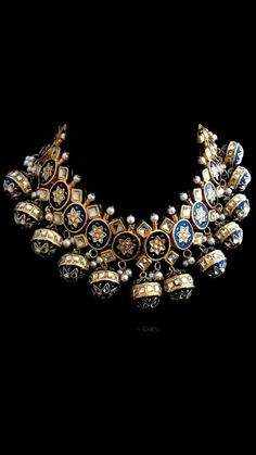 Luxurious necklace designs for summer wedding – The Odd Onee डिजाइनर कपड़े, Kundan Jewellery Bridal, Indian Jewelry Earrings, Wedding Engagement Rings, Trendy Jewerly, Jewelry Set Design, Indian Jewellery Design Earrings, Bridal Jewelry Collection