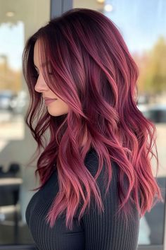 Burgundy Purple Balayage, Burgundy Hair With Pink, Died Hairstyles Hair Dye, Burgundy Pink Hair, Strawberry Pink Hair, Light Burgundy Hair, Pink Red Hair, Burgundy Hair Color Ideas, Stella Cini