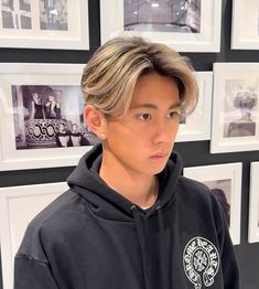 Riku /海外メンズヘア/外国人風メンズカラー (@riku_nyhair) • Instagram photos and videos Blond Highlights, Mens Hairstyles Medium, February 22, November 17, Hair Painting, Hairstyles Medium, Blonde Highlights, Hair Highlights, Cortes De Cabello Corto