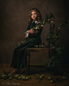 Moody Studio, Photo Studio Design, Art Portrait Photography, Studio Portrait Photography, Classic Portraits, Conceptual Fashion