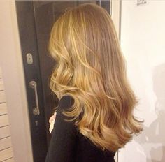 Honey Gold Hair, Vacation Hairstyles, Hairstyles 2024, Viral On Tiktok, Honey Blonde Hair, Blowout Hair, Honey Hair, Going Viral