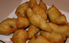 some fried food is sitting on a napkin