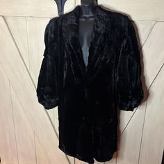 **Rarevintagebeautiful And Super Soft** Women’s Vintage Black Fur Coat. Size Medium Brand Kline’s **I Will Not Send Photos Or Information Outside Of This App** Serious Inquires Only Please Vintage Long Coat For Party, Classic Fitted Fur Coat For Formal Occasions, Vintage Long Coat For Evening, Fitted Long-sleeved Fur Coat For Evenings, Fitted Long Sleeve Fur Coat For Evening, Black Fur Coat, Vintage Black, Fur Coat, Trench Coat