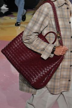 Andiamo Bag, Slouchy Tote, Fashion Network, Bottega Veneta Bags, Spring Summer 2023, Braided Strap