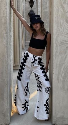 Thailand Style Outfits, Festival Pants Outfit, Pizza Night Outfit, Disabled Models, Outfit Summer 2022, Fashion Evolution, Wedding Outfit Guest, Summer Beach Wedding