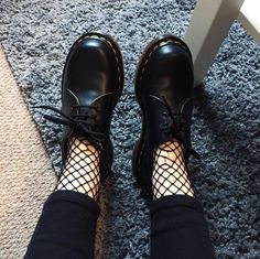 Docs and Socks: The 1461 shoe, shared by rachael.chinery. Giovanna Battaglia, Fashion Goals, Sunflower Wallpaper, Cooler Look, Aesthetic Shoes, Sarah Jessica Parker, Clothing Inspiration