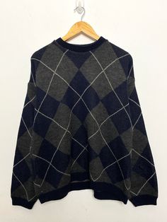 This sweater remains in pre owned condition. Measurements Pit to pit: 24 inches  Top to bottom: 25 inches 6th Form Outfits, Argyle Pattern, Argyle Sweater, Van Heusen, Knit Pullover, Knitted Pullover