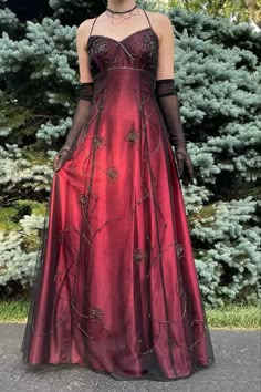 red dress long Alternative Prom Dress Goth, Prom Dress Alt, 90s Prom Looks, Goth Dress Formal, Emo Prom Dresses, Prom Dresses 90s, Goth Formal Dress, Prom Dress Grunge, 90s Prom Dress Grunge