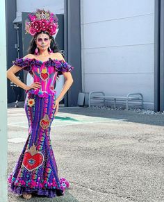 Catrina Dress, Mexican Halloween Costume, Catrina Costume, Outfit Mexicano, Mexican Style Dresses, Costume Concepts, Ballroom Gowns, Mexican Fashion, Mexican Outfit