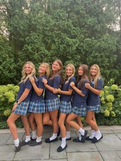 high school seniors Last Day In School, Socks And Flats, First Day Of School Pics, Lisa Gozlan, British School Uniform, Uk School, Girls In School Uniform, Boarding School Aesthetic