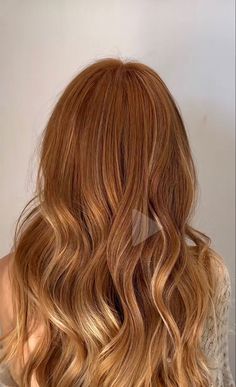 Strawberry Blonde Babylights, Hairstyle Hacks, Healthy Vibes, Honey Blonde Hair Color, True Spring, Curly Hair Photos, Beauty Corner