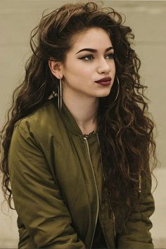 Makijaż Smokey Eye, Trendy Haircuts, Short Hairstyle, Hair Curly, Grunge Hair, Curly Girl