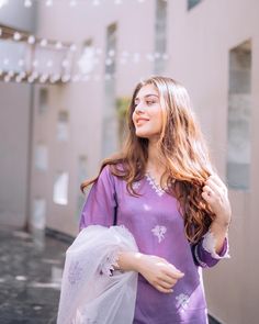 Beautiful Curly Hair, Simple Pakistani Dresses, Pakistani Fashion, Stylish Girl, Stylish Dresses, Desi